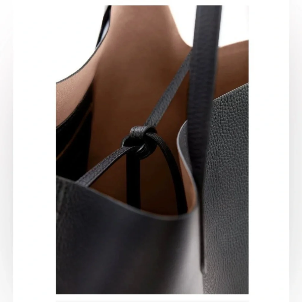 Cuyana Structured Tote (Classic) with additional Tote Organizer - Picture 4 of 10